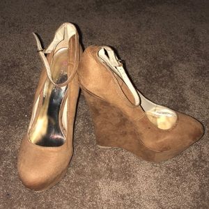 JustFab Tan 5” Wedges